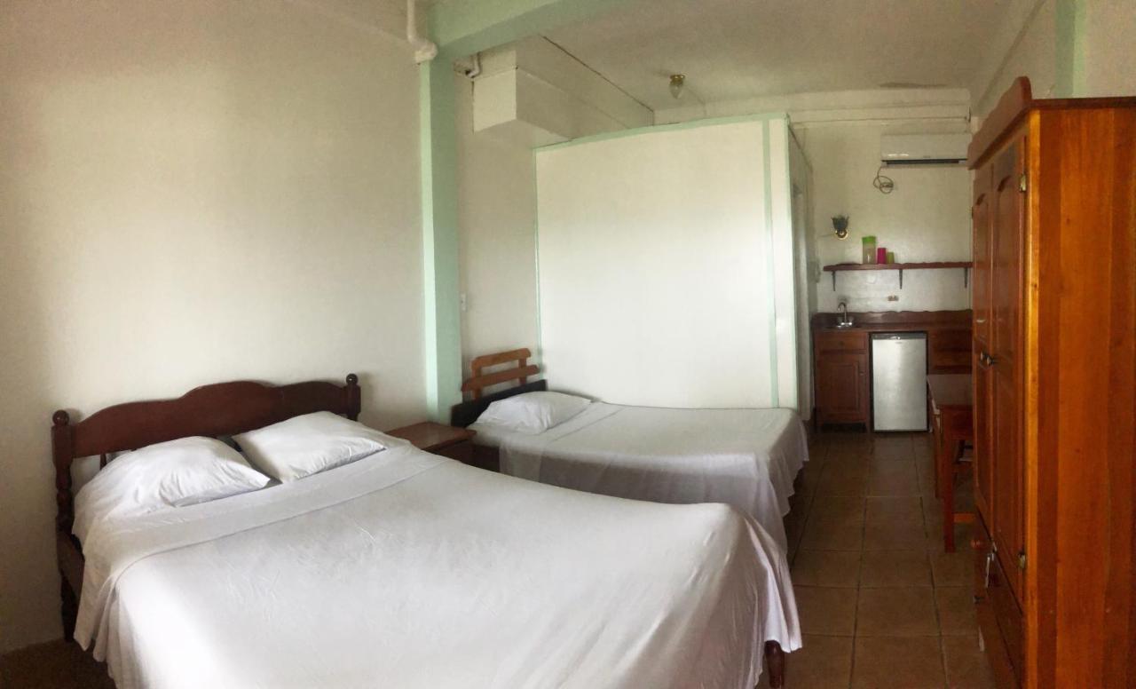 De Real Macaw Hotel Caye Corker Bagian luar foto